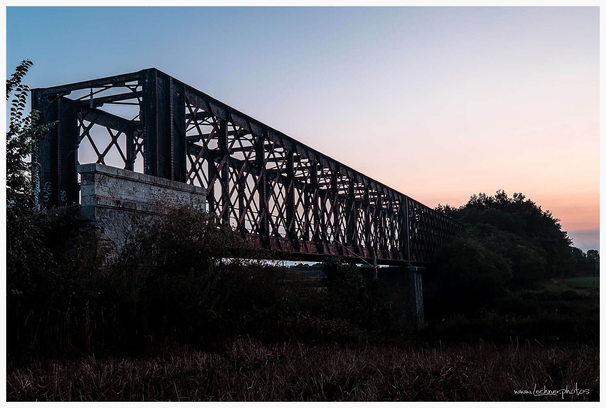 Forgotten bridge at Pontabault